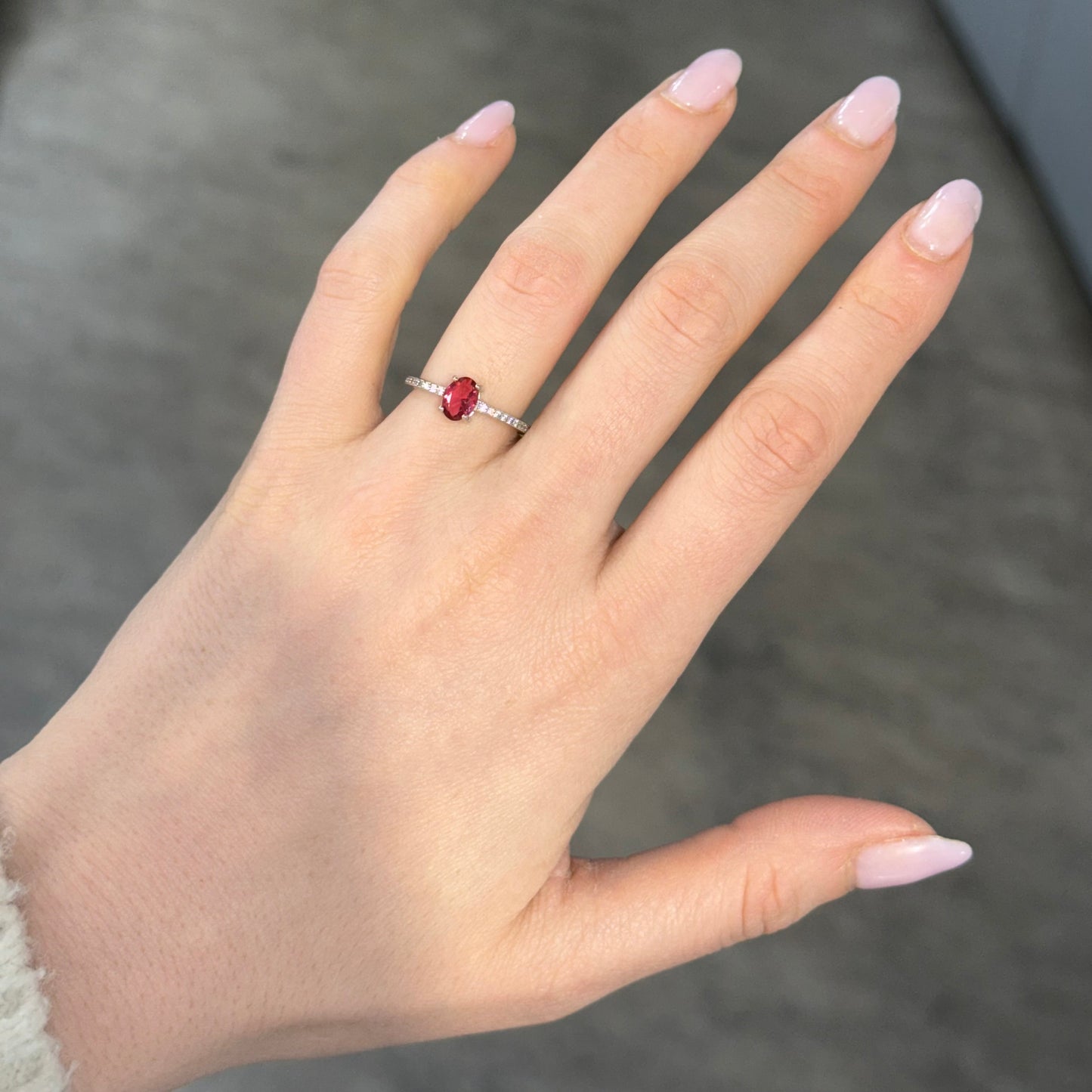 Anello Oval red collezione Rose 8/12