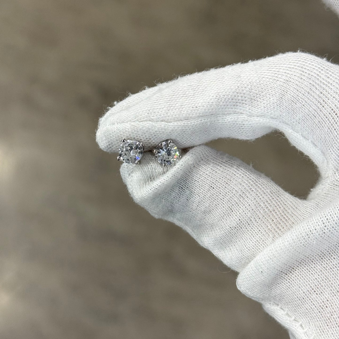 Orecchini punto luce zircone