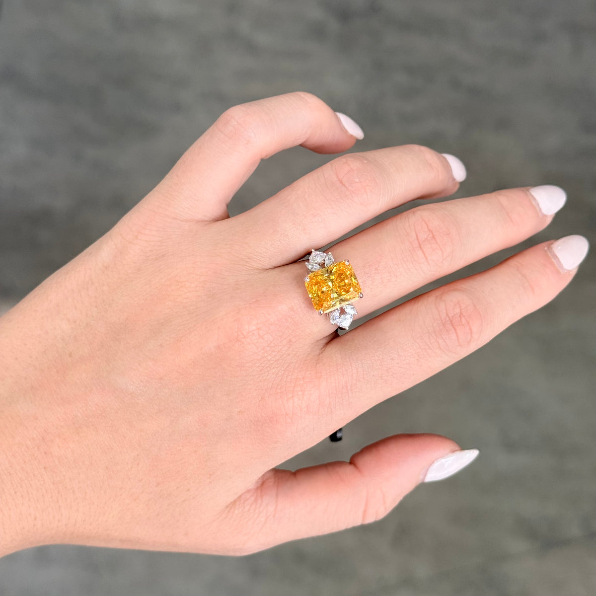 Anello primavera Gialla – Gioielleria Baiardi Novara