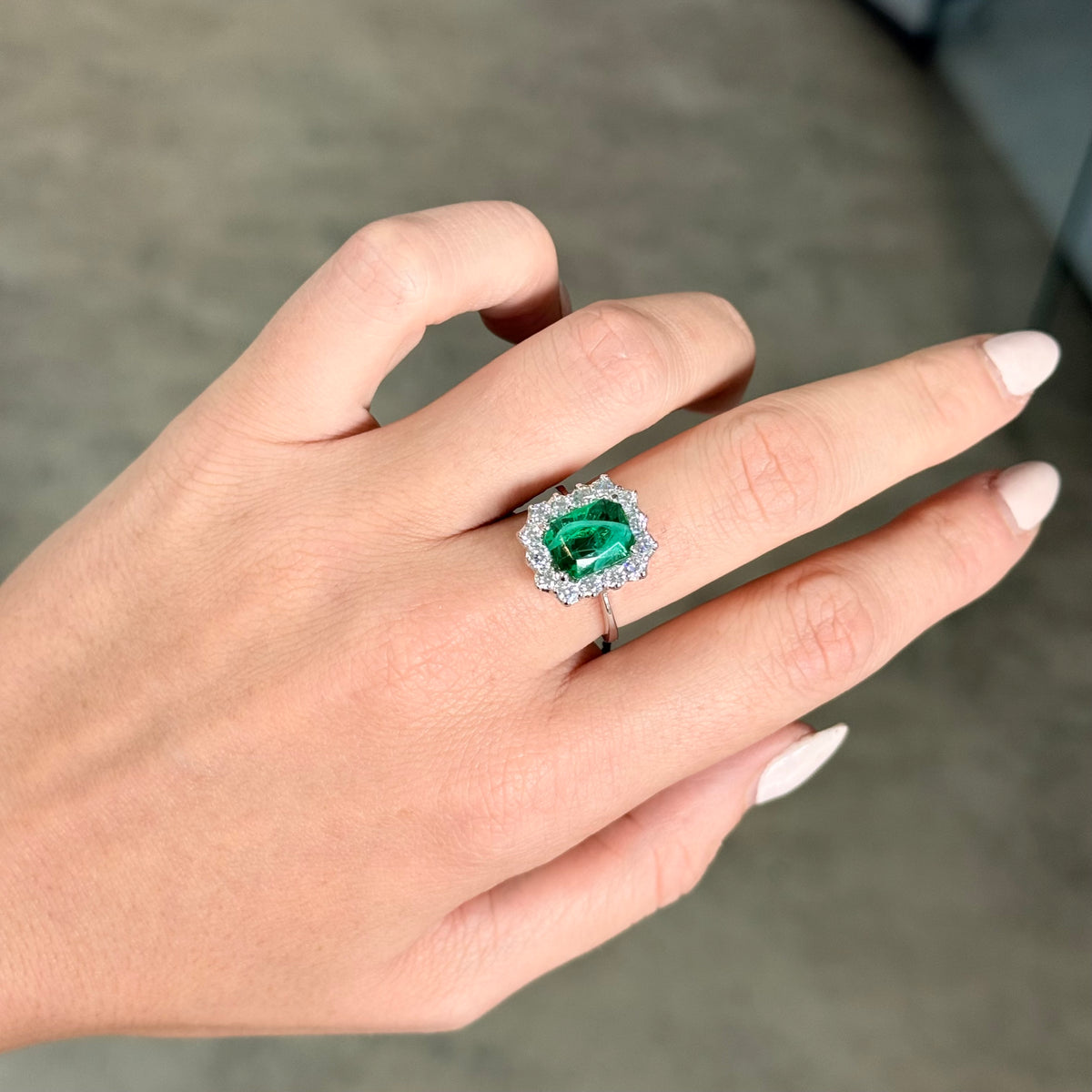 Anello regina Smeraldo – Gioielleria Baiardi Novara