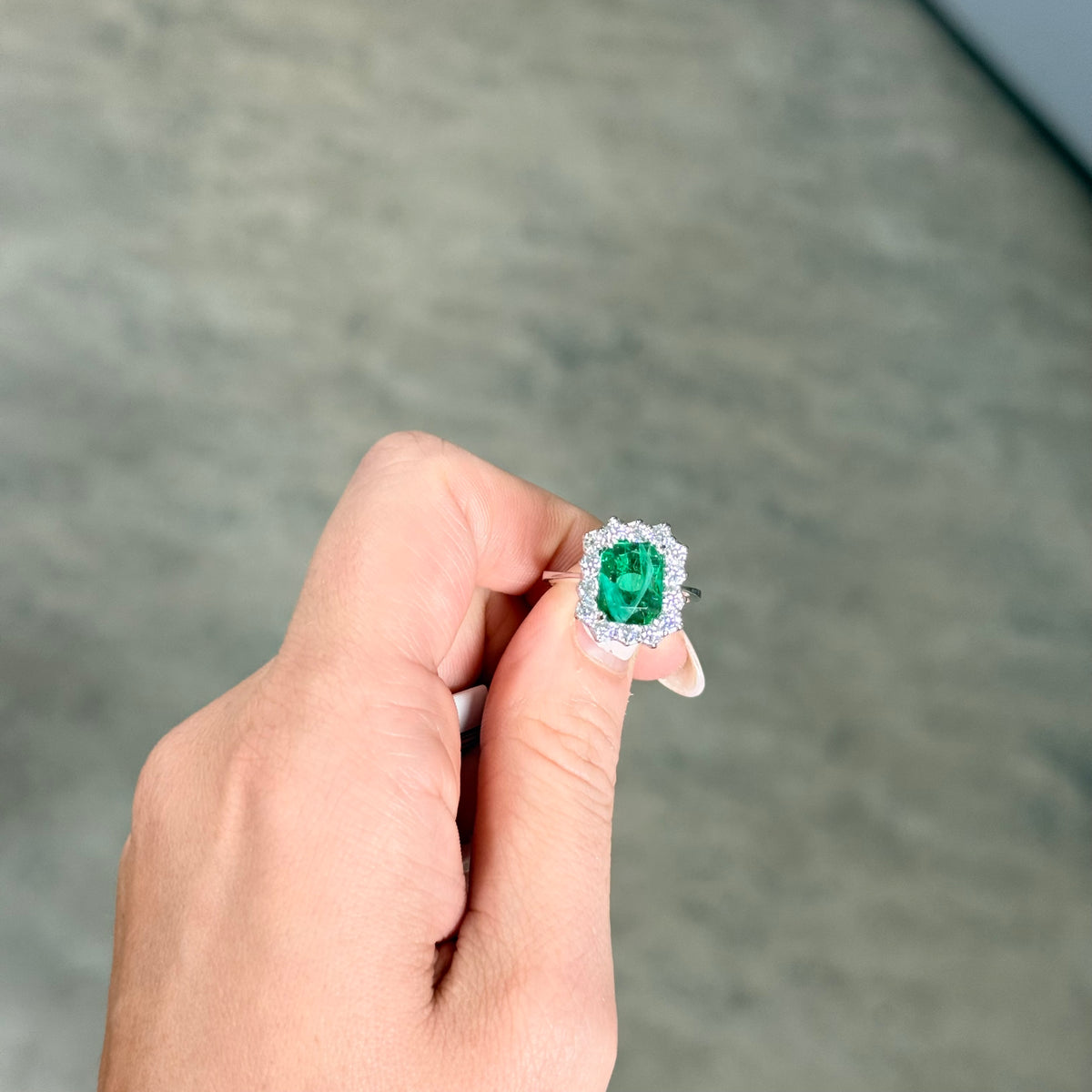 Anello regina Smeraldo – Gioielleria Baiardi Novara – foto 3