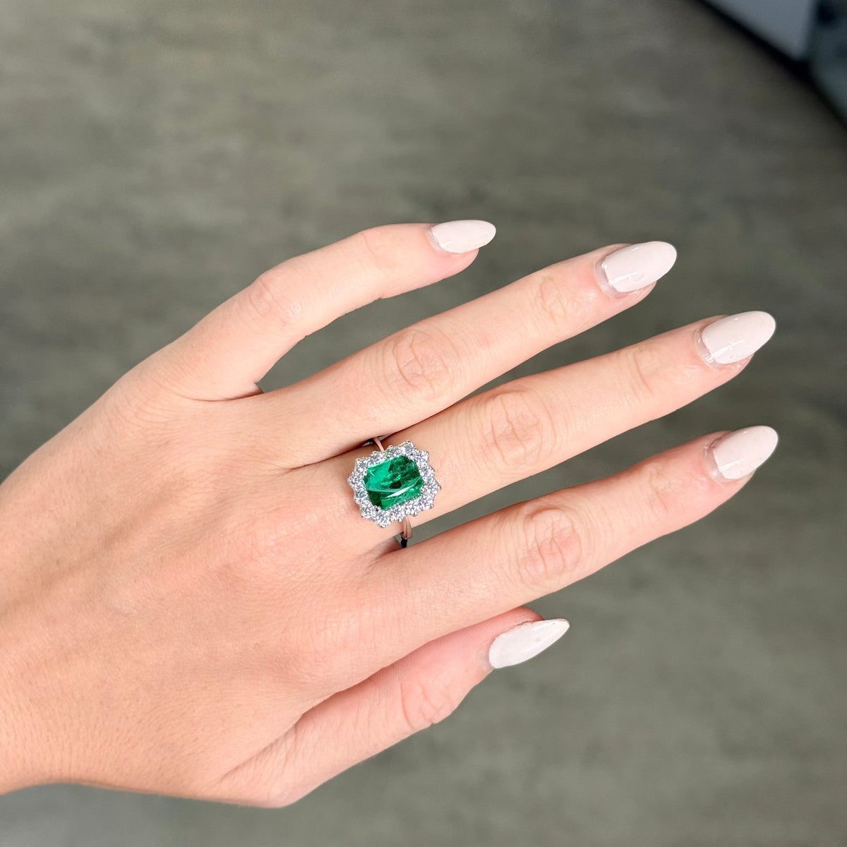 Anello regina Smeraldo – Gioielleria Baiardi Novara – foto 2